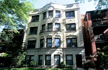 2 Bedroom Andersonville Apartment