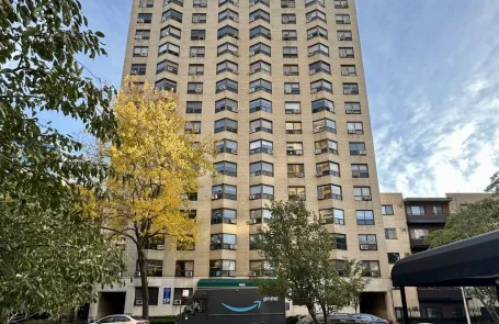 1 Bedroom Lakeview Apartment