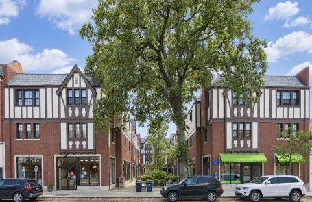 2 Bedroom Winnetka Apartment