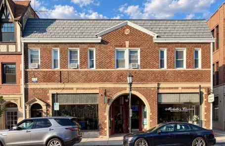 2 Bedroom Winnetka Apartment