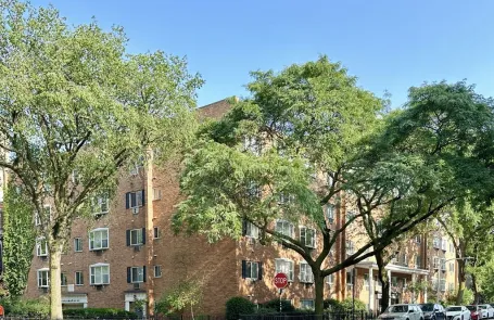 1 Bedroom Lakeview Apartment