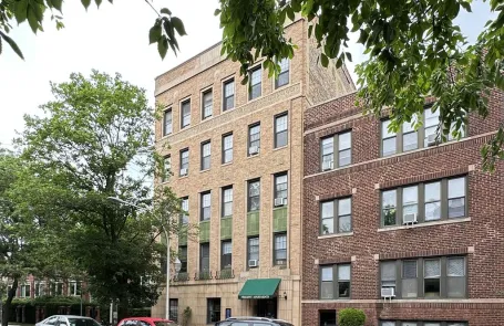 1 Bedroom Lakeview Apartment