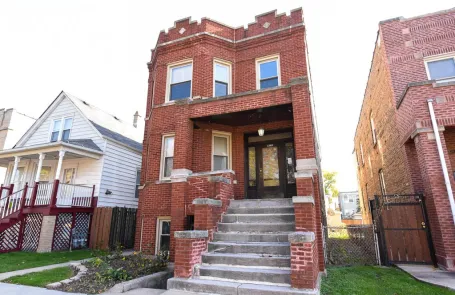 2 Bedroom Portage Park Apartment