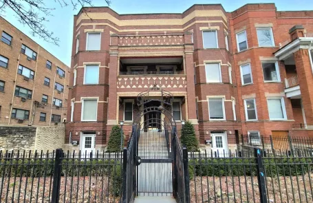4 Bedroom Rogers Park Apartment
