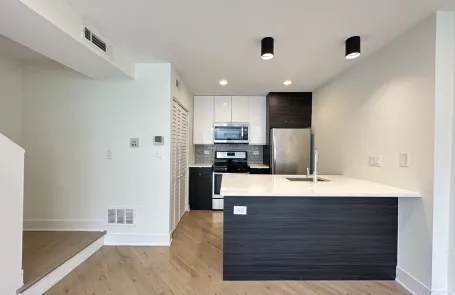 1 Bedroom Lakeview Apartment