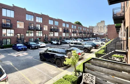 1 Bedroom Lakeview Apartment