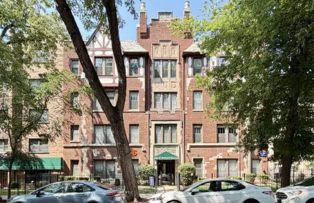 1 Bedroom Lincoln Park Apartment
