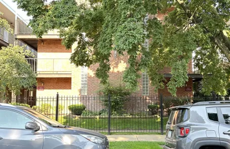 Studio Sheridan Park Apartment