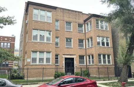 3 Bedroom Andersonville Apartment