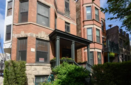 2 Bedroom Lakeview Apartment