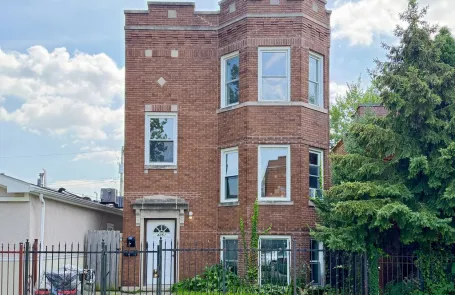 2 Bedroom Humboldt Park Apartment