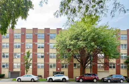 1 Bedroom Rogers Park Apartment