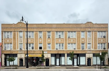1 Bedroom Irving Park Apartment