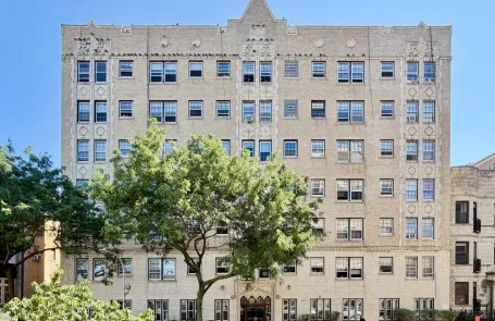Studio Uptown Apartment