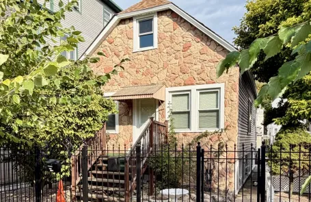 4 Bedroom Logan Square Apartment