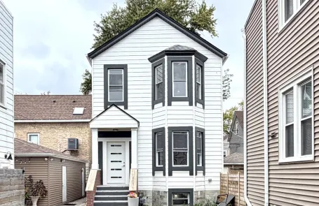 2 Bedroom Logan Square Apartment