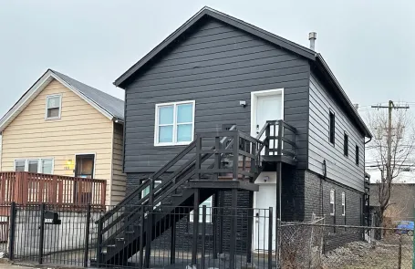 2 Bedroom Near West Side Apartment