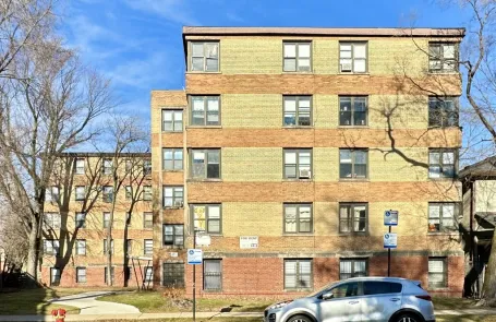 1 Bedroom Rogers Park Apartment