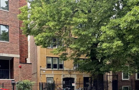 Studio Logan Square Apartment