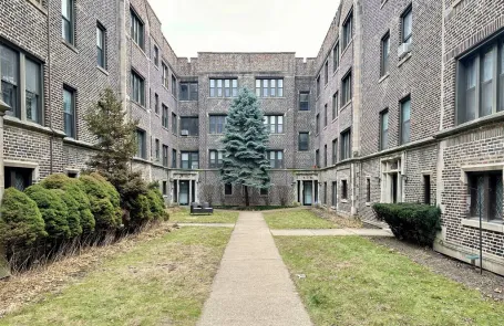 1 Bedroom Rogers Park Apartment