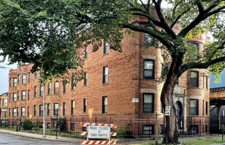 2 Bedroom Lakeview Apartment