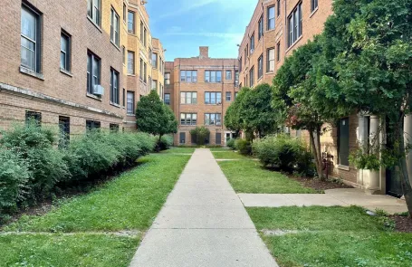 2 Bedroom Rogers Park Apartment