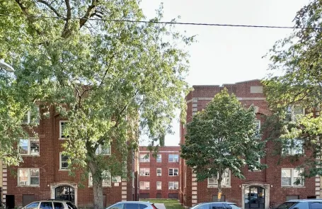 1 Bedroom Irving Park Apartment