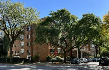 1 Bedroom Lakeview Apartment