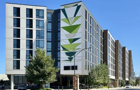1 Bedroom Lincoln Park Apartment