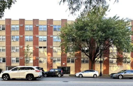 Studio Rogers Park Apartment