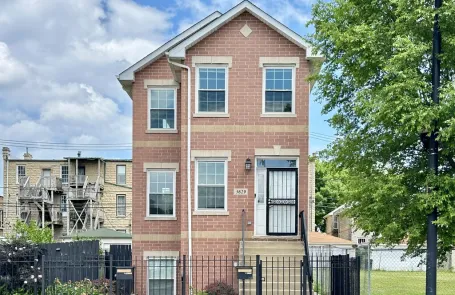 3 Bedroom Bronzeville Apartment