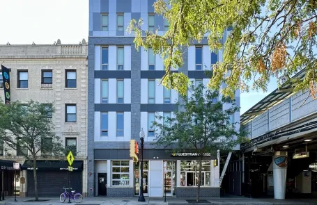 1 Bedroom Lakeview Apartment