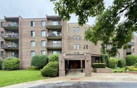 2 Bedroom Palatine Apartment