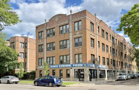 1 Bedroom Rogers Park Apartment