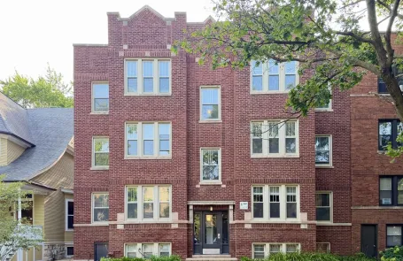 2 Bedroom Andersonville Apartment