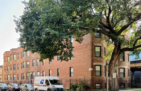 2 Bedroom Lakeview Apartment