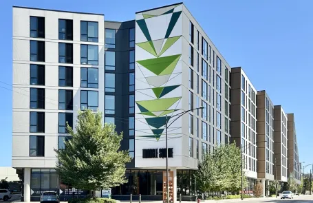 2 Bedroom Lincoln Park Apartment