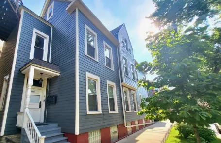 2 Bedroom Lakeview Apartment