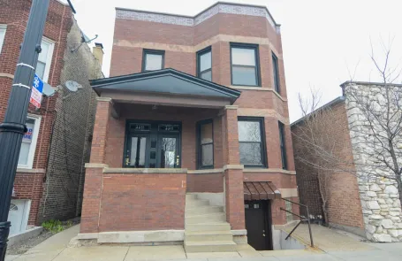 2 Bedroom Roscoe Village Apartment