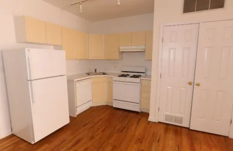 2 Bedroom Lakeview Apartment