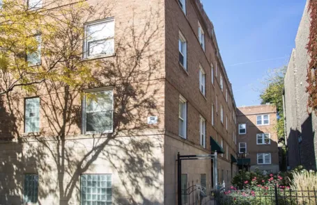 2 Bedroom Lakeview Apartment