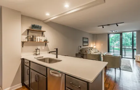 1 Bedroom Edgewater Apartment