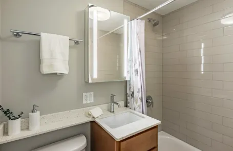 1 Bedroom Edgewater Apartment