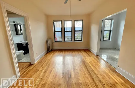 Studio Logan Square Apartment