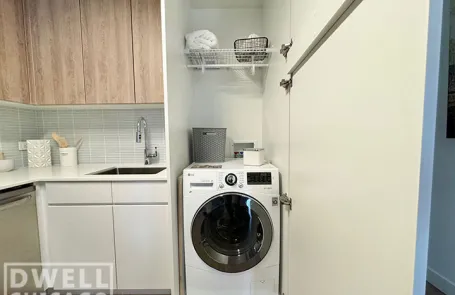 1 Bedroom Lincoln Park Apartment