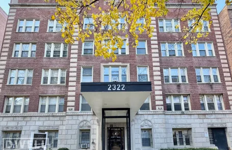 Studio Lincoln Park Apartment