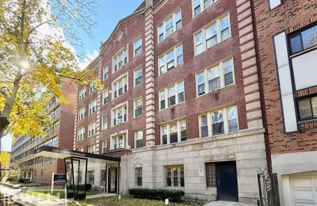 Studio Lincoln Park Apartment