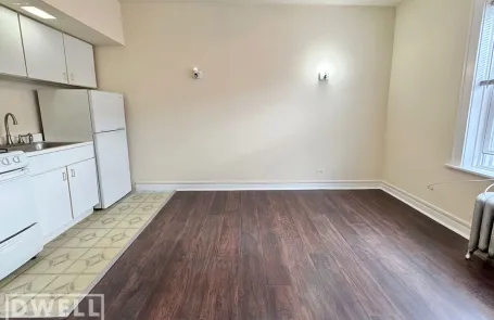 Studio Rogers Park Apartment