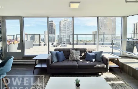 1 Bedroom Lincoln Park Apartment