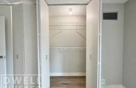 1 Bedroom Lincoln Park Apartment